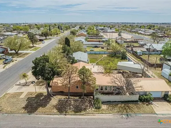 300 SW 15th St, Seminole, TX 79360