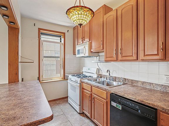 5th image of 24 Bennett Ave APT 62B
