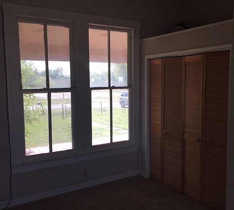 4th image of 108 E Krueger St