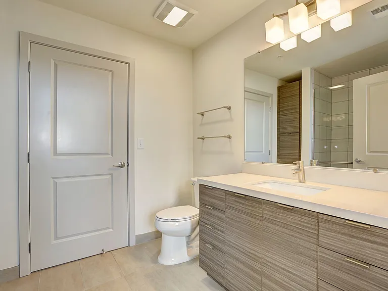 Solaire 7077 Woodmont — Photo 15