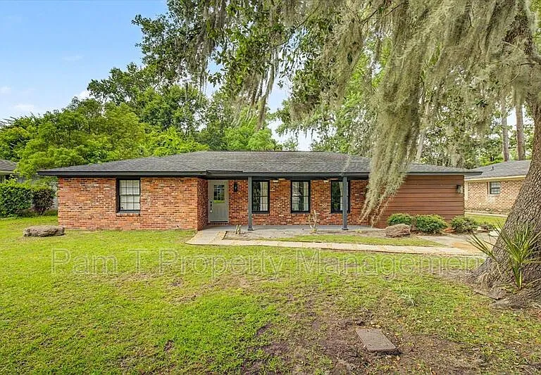 1332 Grace Dr — Photo 1