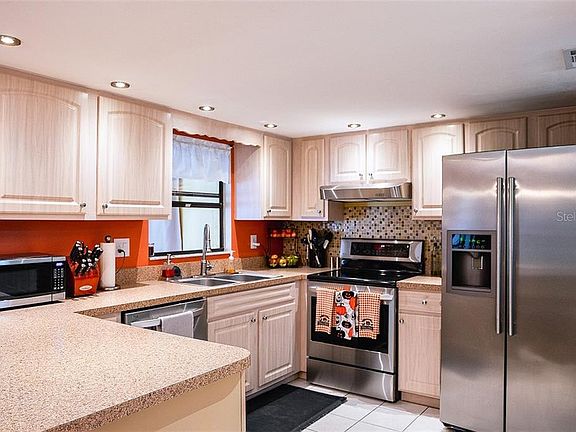 3rd image of 1230 Abbey Crescent Ln