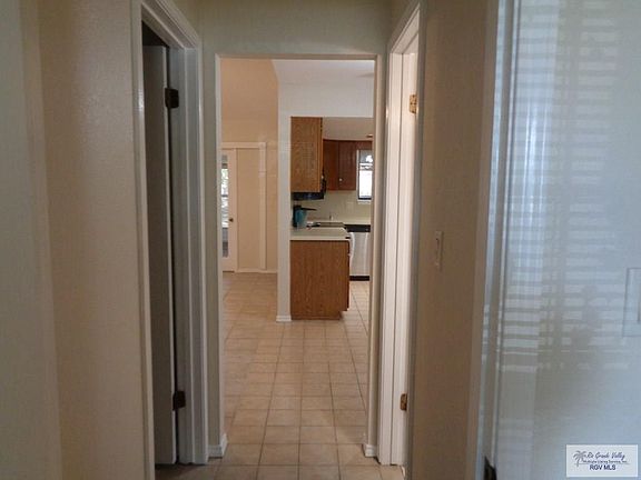 4th image of 184 Applewood St