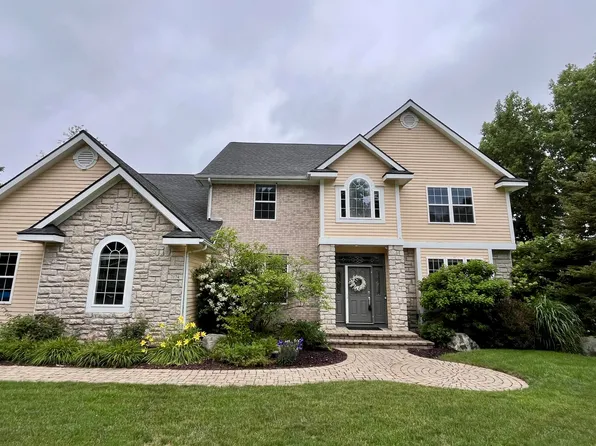 7174 Loma Linda Dr NE, Rockford, MI 49341