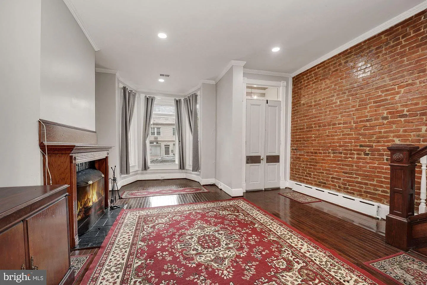 633 8th St NE — Photo 3