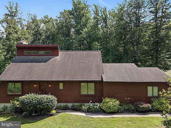 2nd image of 811 Fox Bow Dr