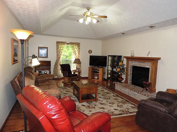4th image of 495 Poplar Dr