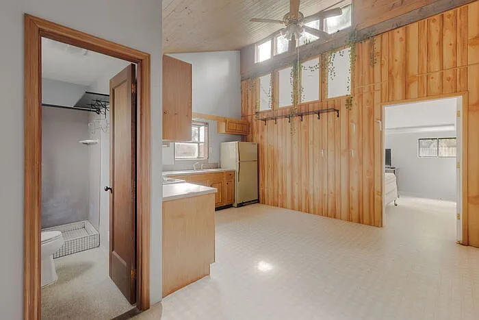 922 1st Ave SW — Photo 35
