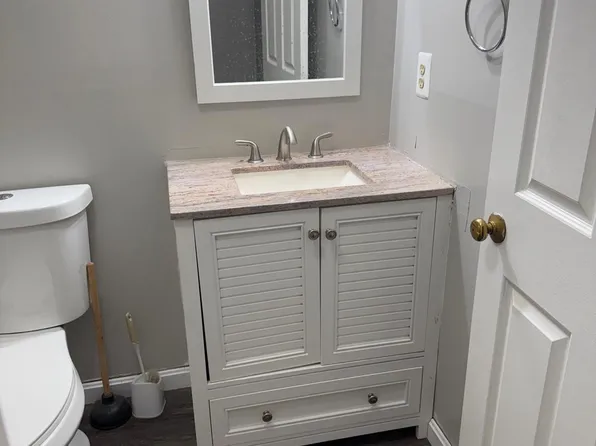 8502 Chase Glen Cir, Fairfax Station, VA 22039