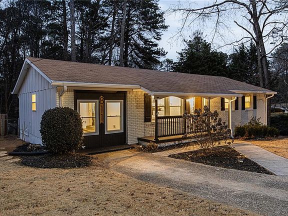 4th image of 811 Cinderella Way