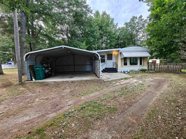 1873 Mina Rd, Harrison, MI 48625