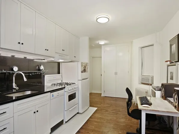 256 West 15th Street image 1 of 4