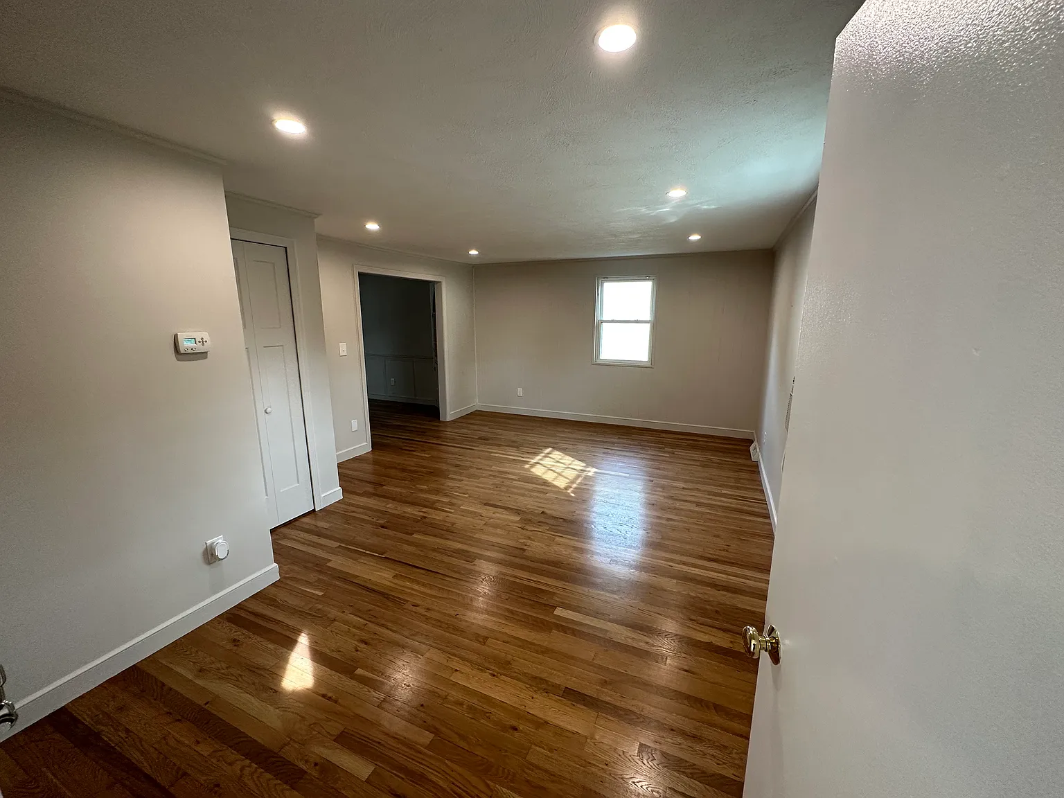 4 bed, 2.5 bath, 1750 sqft, $4,300 — Photo 2