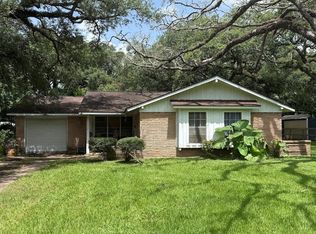 332 County Road 698a, Angleton, TX 77515
