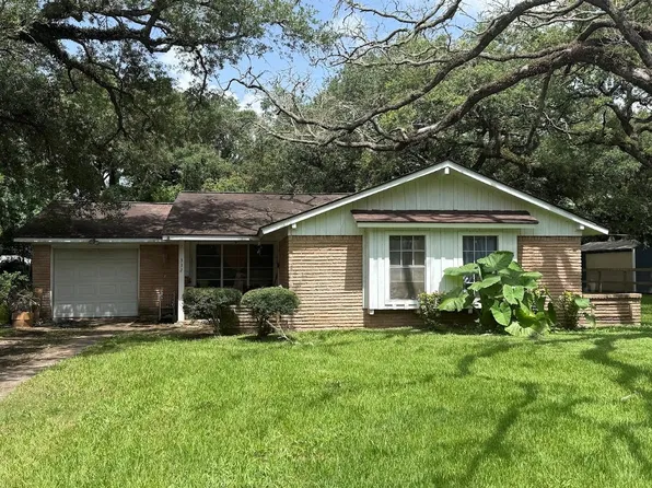 332 County Road 698a, Angleton, TX 77515