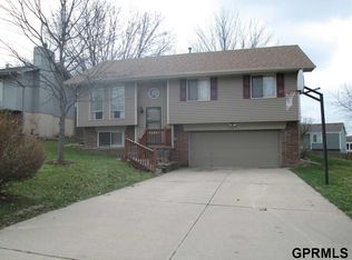 2315 Willow Cir, Bellevue, NE 68123