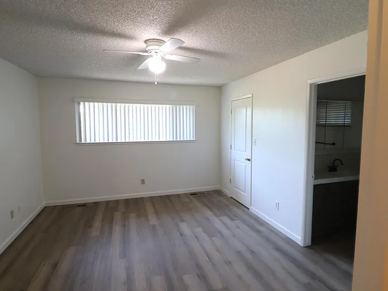 6347 N Laureen Ave — Photo 10