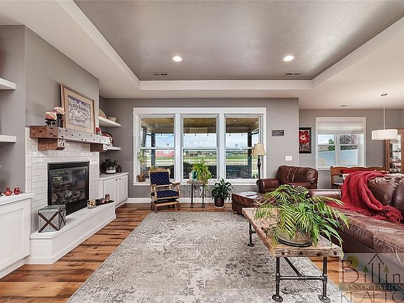 3rd image of 5921 Foxtail Ln