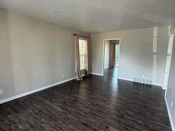 5th image of 71 Sycamore St