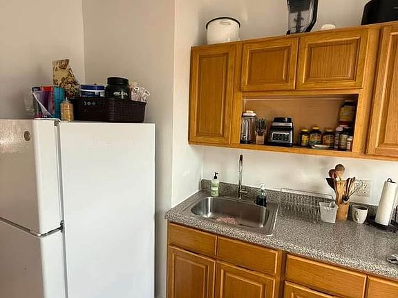 2nd image of 802 Howard Ave #1B