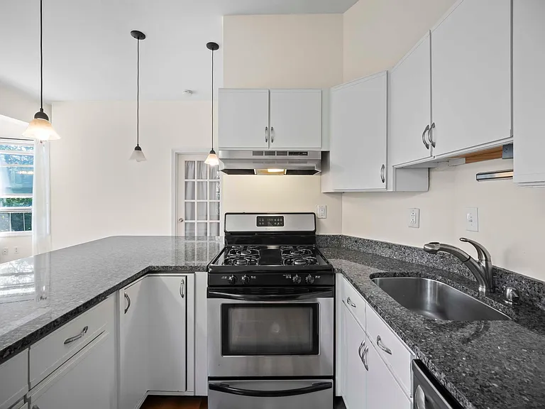 38 Pleasant St #6 — Photo 7