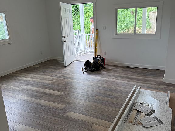 3rd image of 900 Spring St #900