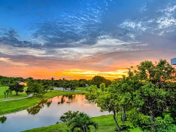 3980 Oaks Clubhouse Dr APT 409, Pompano Beach, FL 33069
