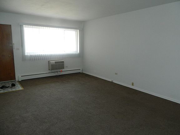 3rd image of 220 Walter Dr APT C