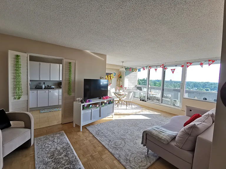 Main entrance with view towards the living and dining room and kitchen.