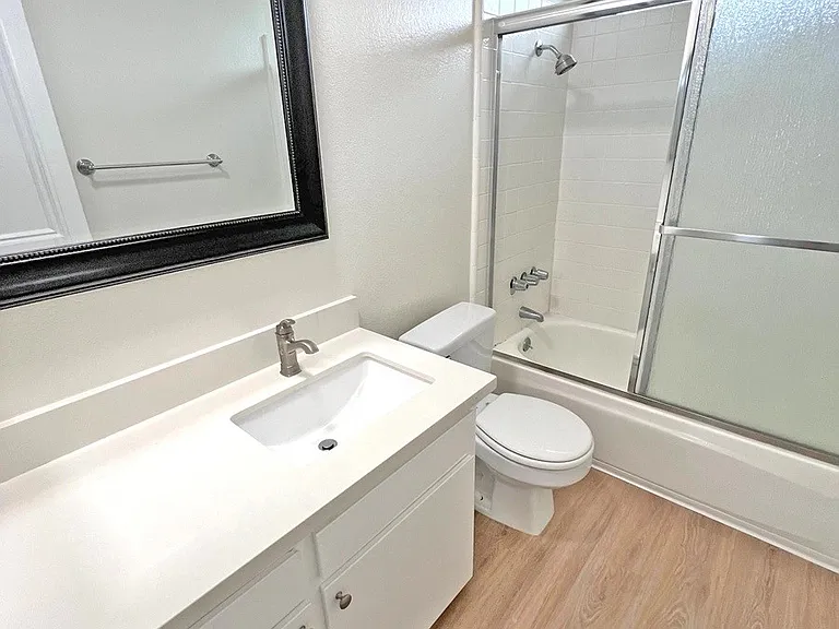 1940 Malcolm Ave #203 — Photo 15