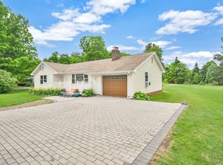77 Burnham Rd, Avon, CT 06001
