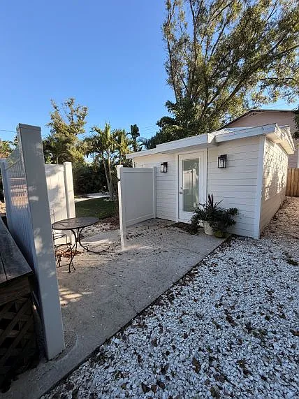 1 bed, 350 sqft, $2,000 — Photo 2