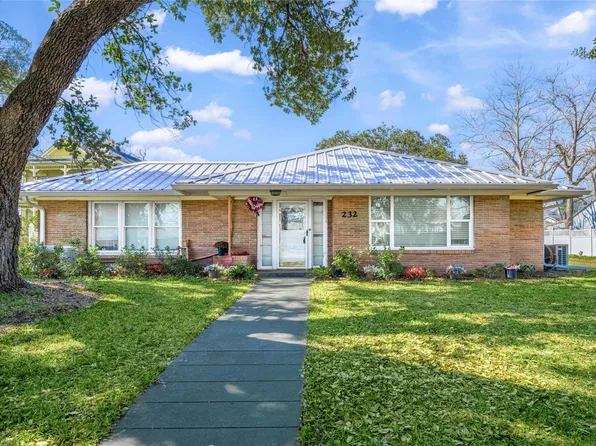 232 S Holland St, Bellville, TX 77418