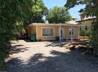 682 101st Ave N, Naples, FL 34108