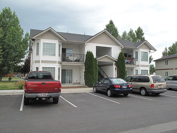 2nd image of 153 Clubhouse Cir
