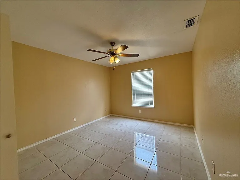810 W Falcon Ave — Photo 5