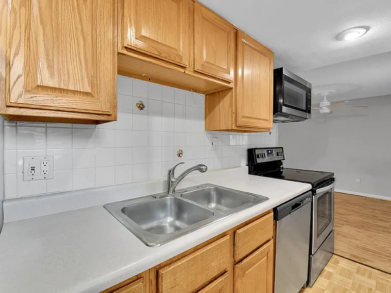 1201 Brentwood St #1207.5 — Photo 10
