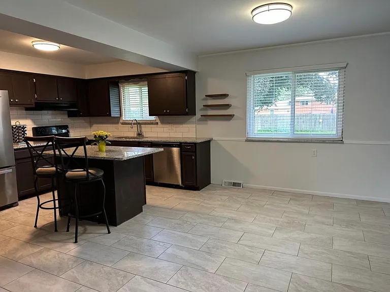 37512 Ladue St — Photo 3