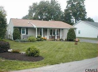 30 Robert Dr, Colonie, NY 12205