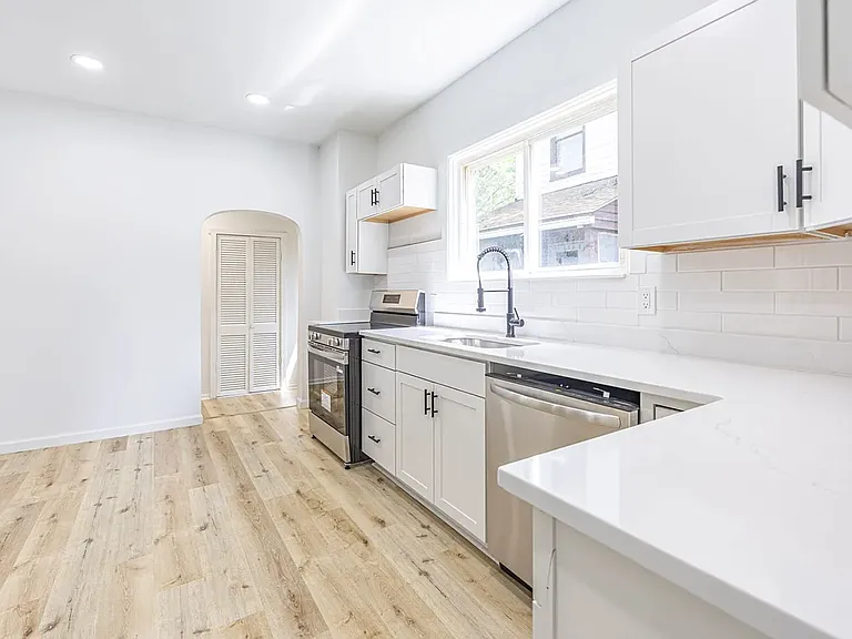 1922 Kenneth Ave — Photo 5