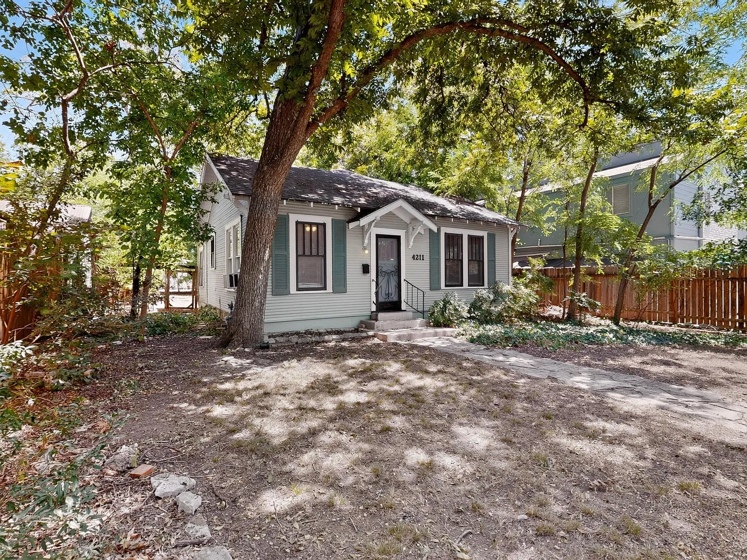 2 bed, 1.0 bath, 914 sqft, $2,375 — Photo 4