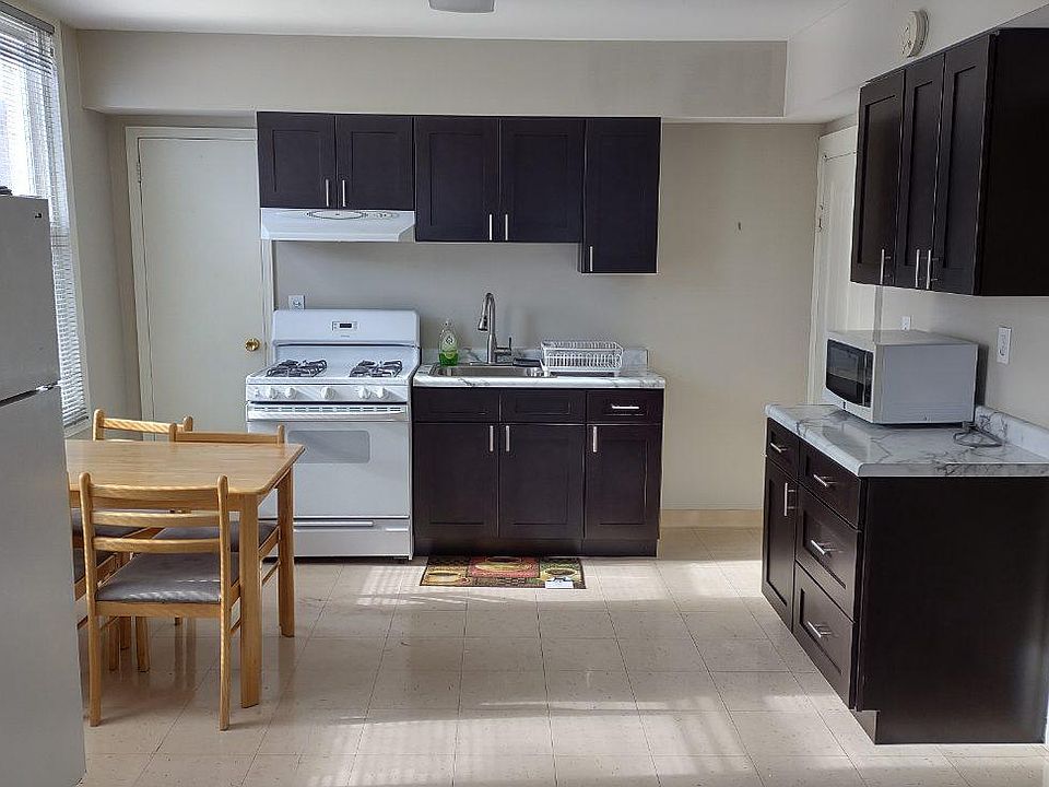 1st image of 1400 N Greenview Ave APT 2F