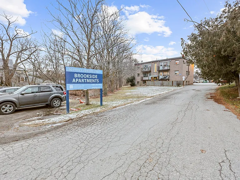 60 Prince Edward St — Photo 12