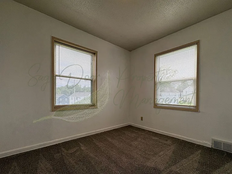 9506 Harrison St — Photo 16