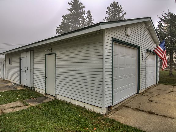 5th image of 611 8th Street E