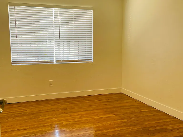 4506 Illinois St — Photo 13