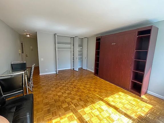 4th image of 500 W 43rd St APT 24D