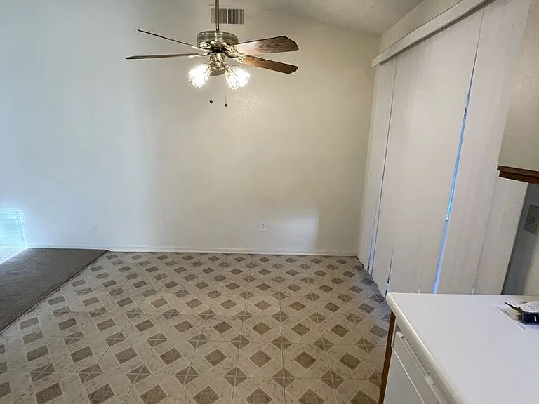 204 Meadowbrook Ct — Photo 7
