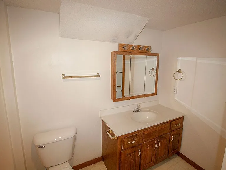1318 Valley Creek Ln — Photo 14