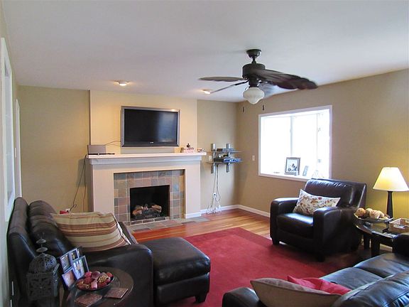 2nd image of 18 Harwich Dr